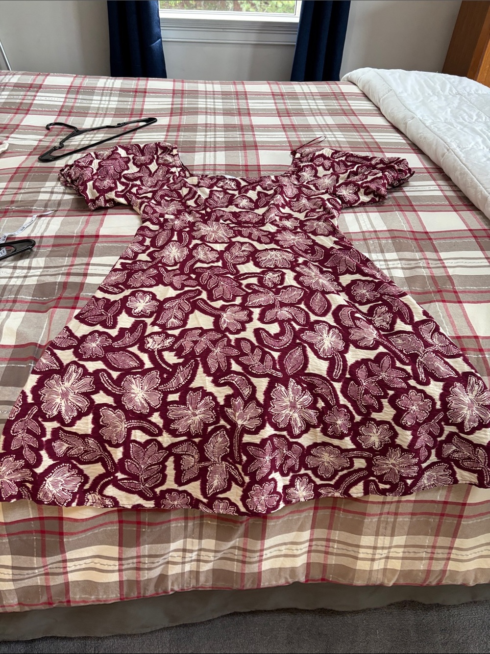 Time and Tru Burgundy and White Floral Puff-Sleeve Mini Dress - Picture 2 of 8